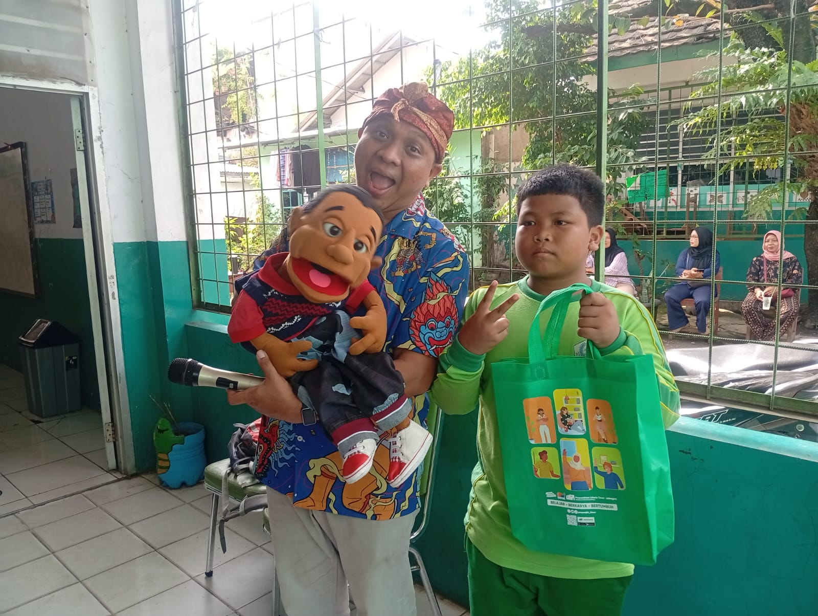 Wisata LiterAsyik Ke SDI Cililitan II